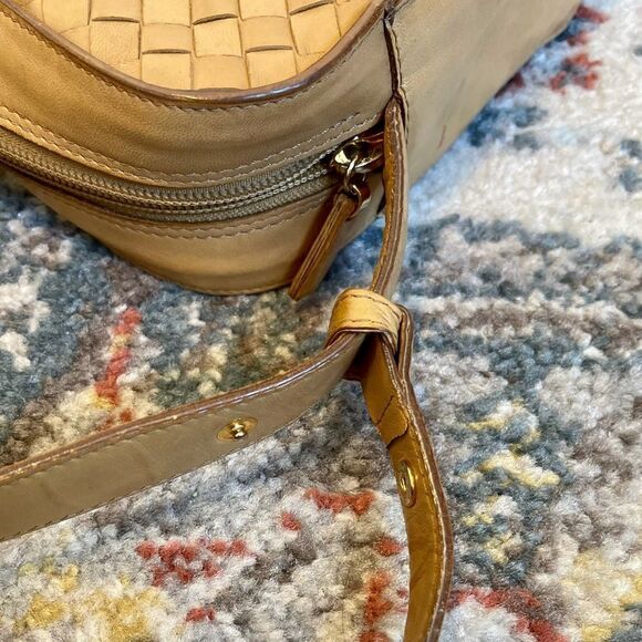 Bottega Veneta Vintage Tan Crossbody Shoulder bag - Picture 11 of 12